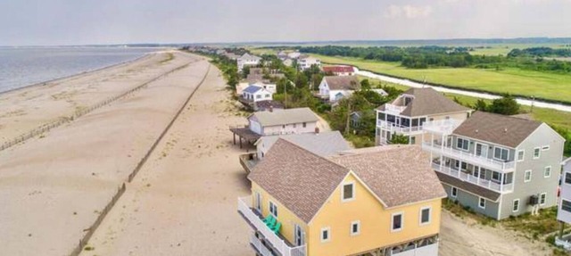 Beachfront I Expansive Deck I Dog Friendly I Spectacular 360 Views in Milton