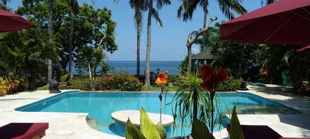 Beachfront Villa Damai in top location quiet and newly renovated! in Tegallenga/Kalisada
