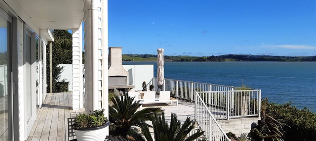 Beachfront Luxury in Clarks Beach