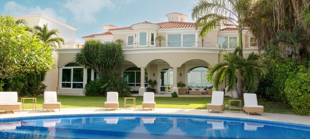 Beachfront Luxury Villa Best Exclusive Concierge Private Airport Transfer in Cancún