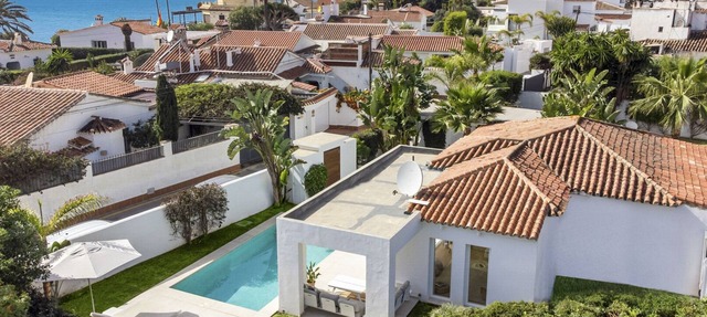Beachfront Villa Casa Blanca | Ref. #31 in Marbella