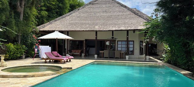Beachfront Villa Nirwana - Private Pool, Jacuzzi, Sunset Views & Friendly Staff! in Seririt