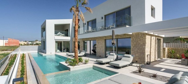 Beachfront Villa with Eco heated Pool, Hot Tub, Playroom and walk to restaurants in Rethymno