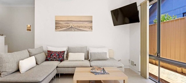Beachside Gem in Doubleview! Free Wi-Fi! Parking! in Doubleview