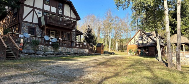 Beautiful 12 Bdrm Rustic Chalets Built For Large Group Entertaining w/Privacy in Great Valley