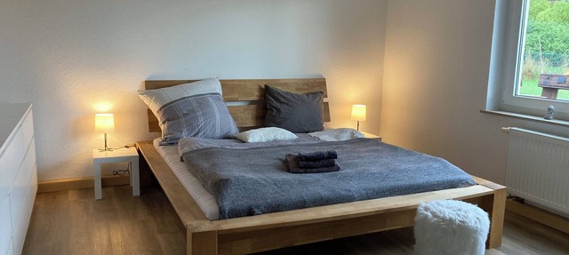 Beautiful, bright two-room apartment with parking space in Feilitzsch