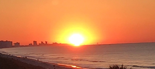 Beautiful Sunrise & Sunset View from a 28' Balcony-3 BR unit with 2 King rooms in North Myrtle Beach