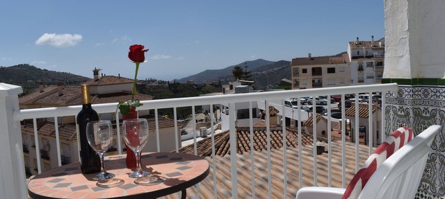 Berrincha house in the heart of Cómpeta with beautiful terrace for 4 people in Cómpeta