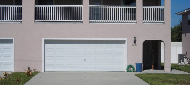 BIG BEAUTIFUL BEACH HOUSE- STEPS TO THE SAND- in Cocoa Beach