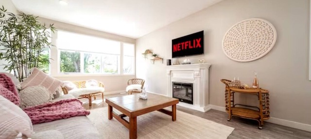 BoHo Vibes - Patio & BBQ - King Bed - Garage Parking in Edmonton