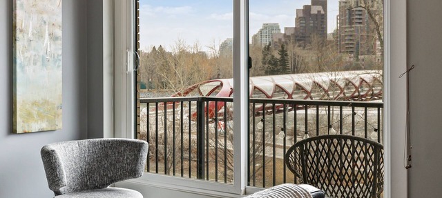 Bridgeview #2- 2BR condo with free parking in Calgary