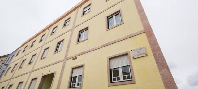 Bright Alcântara Flat- Close to Train Station & LX Factory in Lisboa