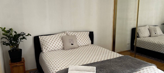 Bright and beautiful home in Marangaroo, short drive to Perth CBD and beach. in Marangaroo