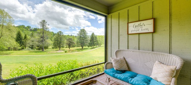Bright Franklin Villa: Fireplace, Golf Course View in Franklin