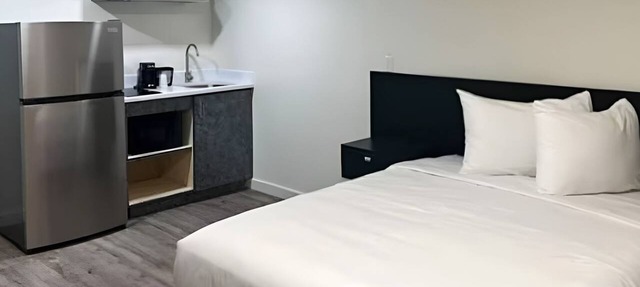 Budget-Friendly Pasco Stay Near Tri-Cities Airport & Columbia River in Pasco
