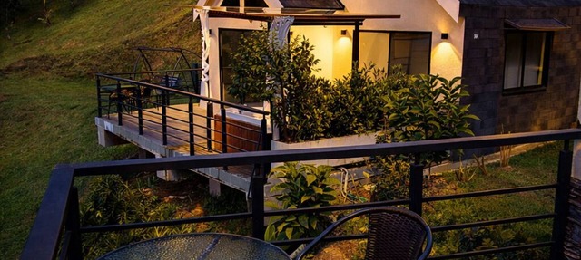 Cabin with Jacuzzi in front of the Guatapé Lake. in Peñol