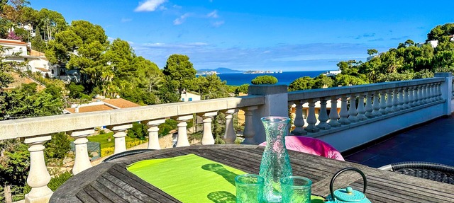Capacity 12 people. Villa with pool and large terraces , 750 meters from beach in Begur