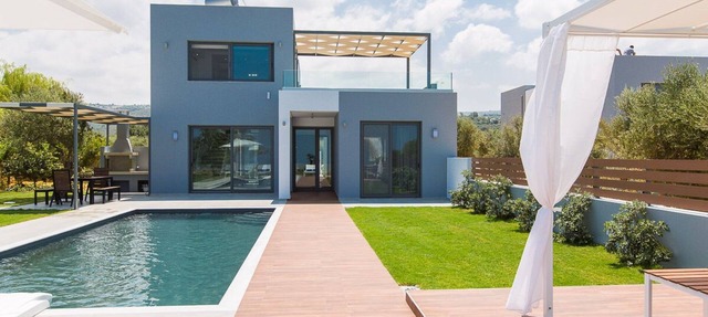 Captivating Panoramic Sea View, Unique Architecture, 10 Minutes from Beach in Σκουλούφια
