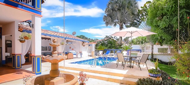 ¡Casa turística colonial con piscina privada en la rivera del río Cauca! in Jericó