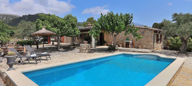 Caselles de Baix 102 charming country house, with private swimming pool, terrace, barbecue and WiFi in Campanet
