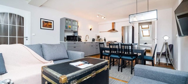 Central, Spacious, Modern 5 Bedrm duplex w/Balcony in Praha 3
