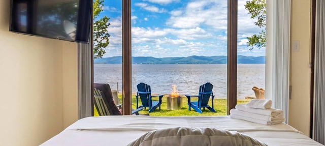 Chalet/Studio #1 Waterfront with Spa, Fireplace & Wifi in Cap-Saint-Ignace
