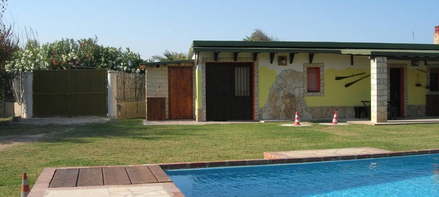 Chalet with private pool with direct beach access in Avola