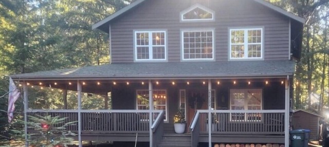 Charming Cabin Getaway Near Hiking Trails & Ski Slopes in Enumclaw