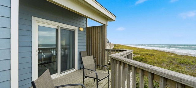 Charming Coastal-Facing 2-Bedroom Condo in Duck in Duck