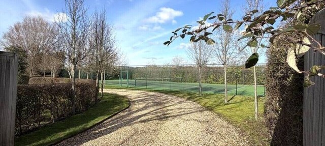 Charming Countryside Escape & Private Tennis Court in Denchworth