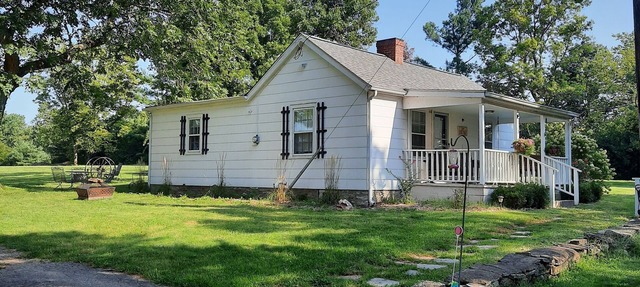 Charming Farm Cottage view Horses + City Access - Near Bourbon Trail Keeneland in Lexington