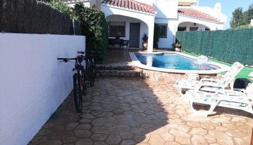 Charming House with Shared Pool in Riumar in Riumar