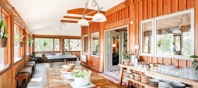 Charming & Rustic Chalet on Lac Marie Louise in Lac-Saint-Paul