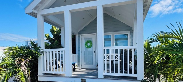 Charming Tiny Home in Key Largo - Your Private Tropical Oasis Awaits in Key Largo
