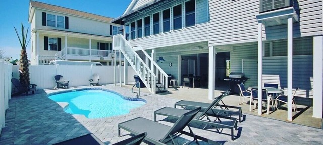 Cherry Grove/North Myrtle Beach Luxury Vacation Home, Private Pool, Pet Friendly in North Myrtle Beach
