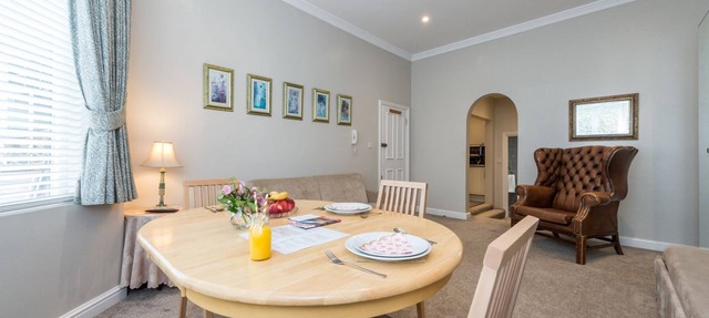 Chic Flat-sleeps up to 6 !-12 minutes(tube)to Oxford Street.,parking on street in London