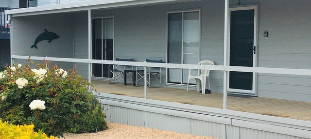 Classic family getaway beach house at Tiddy Widdy Beach relaxing & pet friendly! in Tiddy Widdy Beach