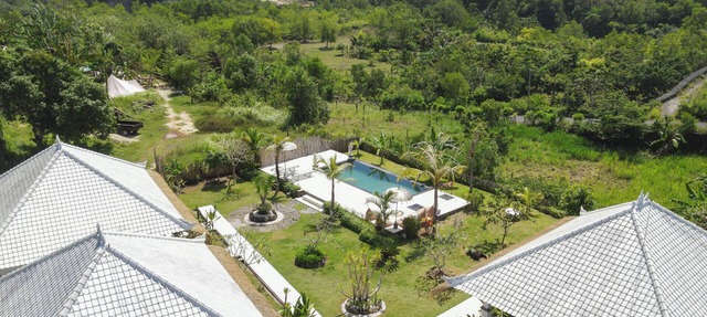 Cliff view 6 Bedroom villa w/private pool and living room next to Padang Beach in Bali
