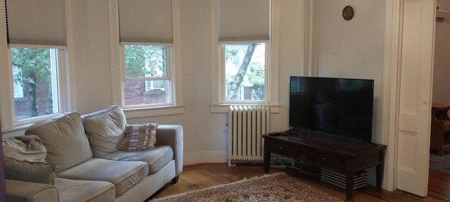 Comfortable, Convenient to NY 2-Bedroom House with Large Yard and Parking in Ridgefield Park