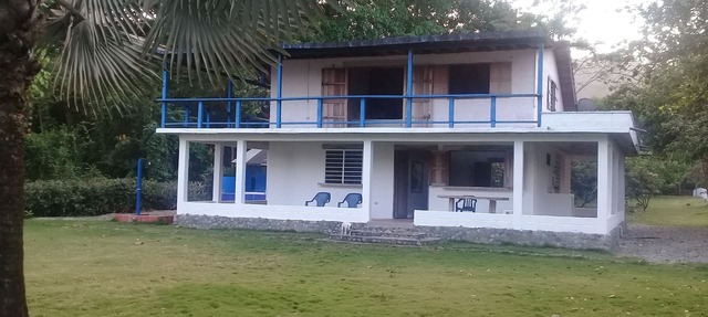 Comoda y sencilla casa frente a la playa. in Capurgana