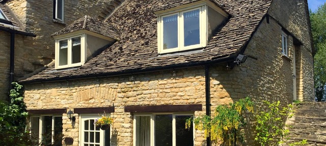 Cotswold Cottage on edge of Cotswolds, near Oxford with tennis court+indoor pool in Old Minster Lovell