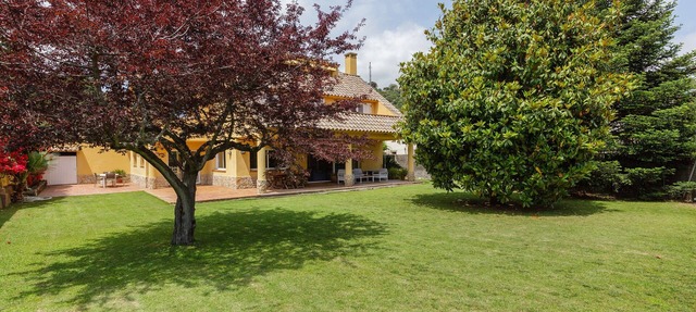 Country House with Garden, Near Barcelona and with Sea Views in Sant Andreu de Llavaneres