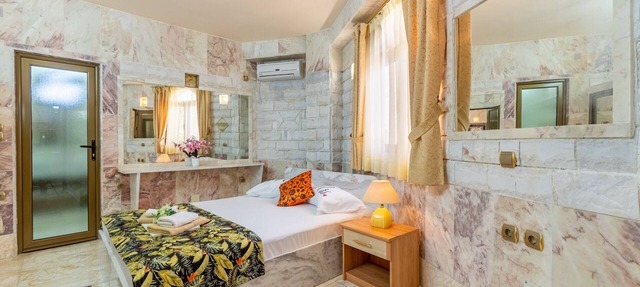 Country House 'Paco's Resort Luxury House 16' with Sea View, Wi-Fi and Air Conditioning in Paxoi