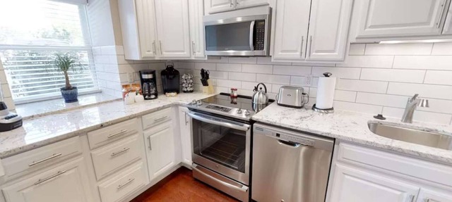 Cozy 2 Bdrm/1 Bath Condo near Eden Park in Cincinnati