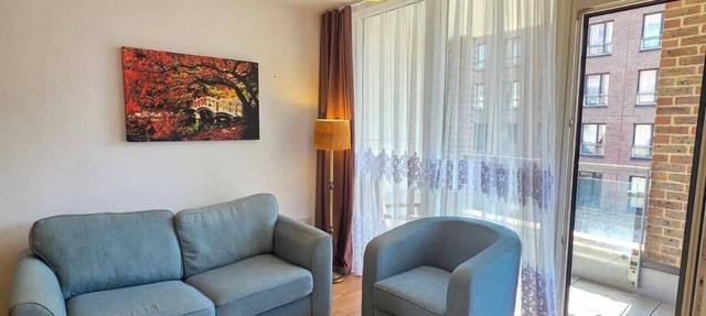 Cozy City 1Br w/Balcony at the Heart of Stratford in London