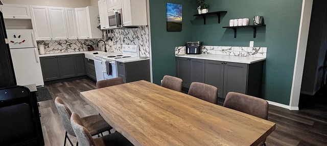 Cozy Country Bungalow about 5 minutes from Sylvan Lake! in AB