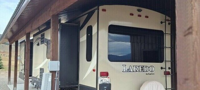 Cozy RV with 1 bedroom and WiFi, AC in Soothing Ennis in Ennis