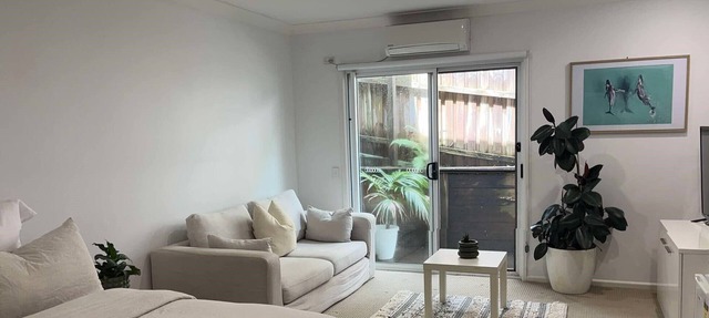 Cozy studio with private entrance & ensuite in Gerringong