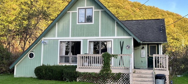 Creekside Chalet in swain