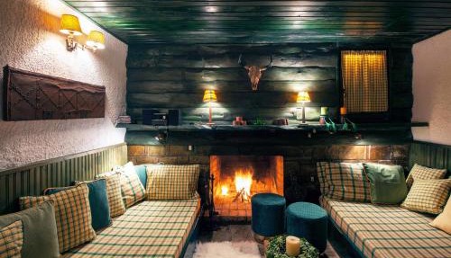 Dandy Villas Agoriani - Chalet Ivoni - Fireplace in Delphi